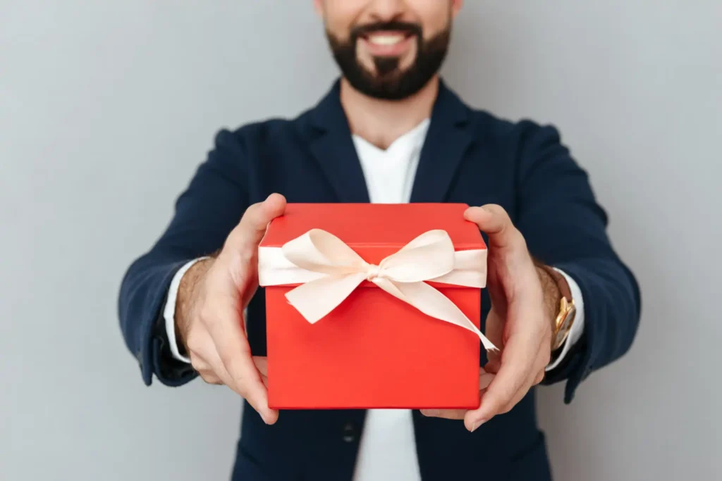 Cadeaux fin d’année entreprise : Pourquoi miser sur le textile personnalisé ?