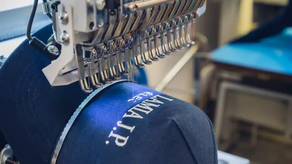 Casquette personnalisée : comment imprimer et personnaliser une casquette avec un rendu professionnel ?
